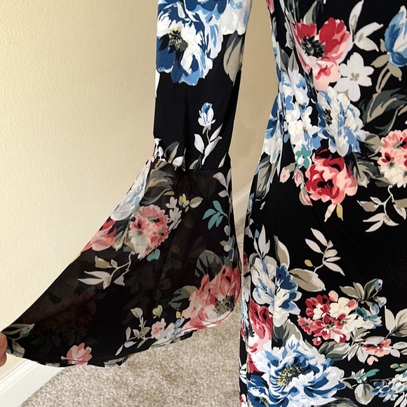 White House/Black Market floral bell-sleeves dress, sz M - Picture 4 of 5